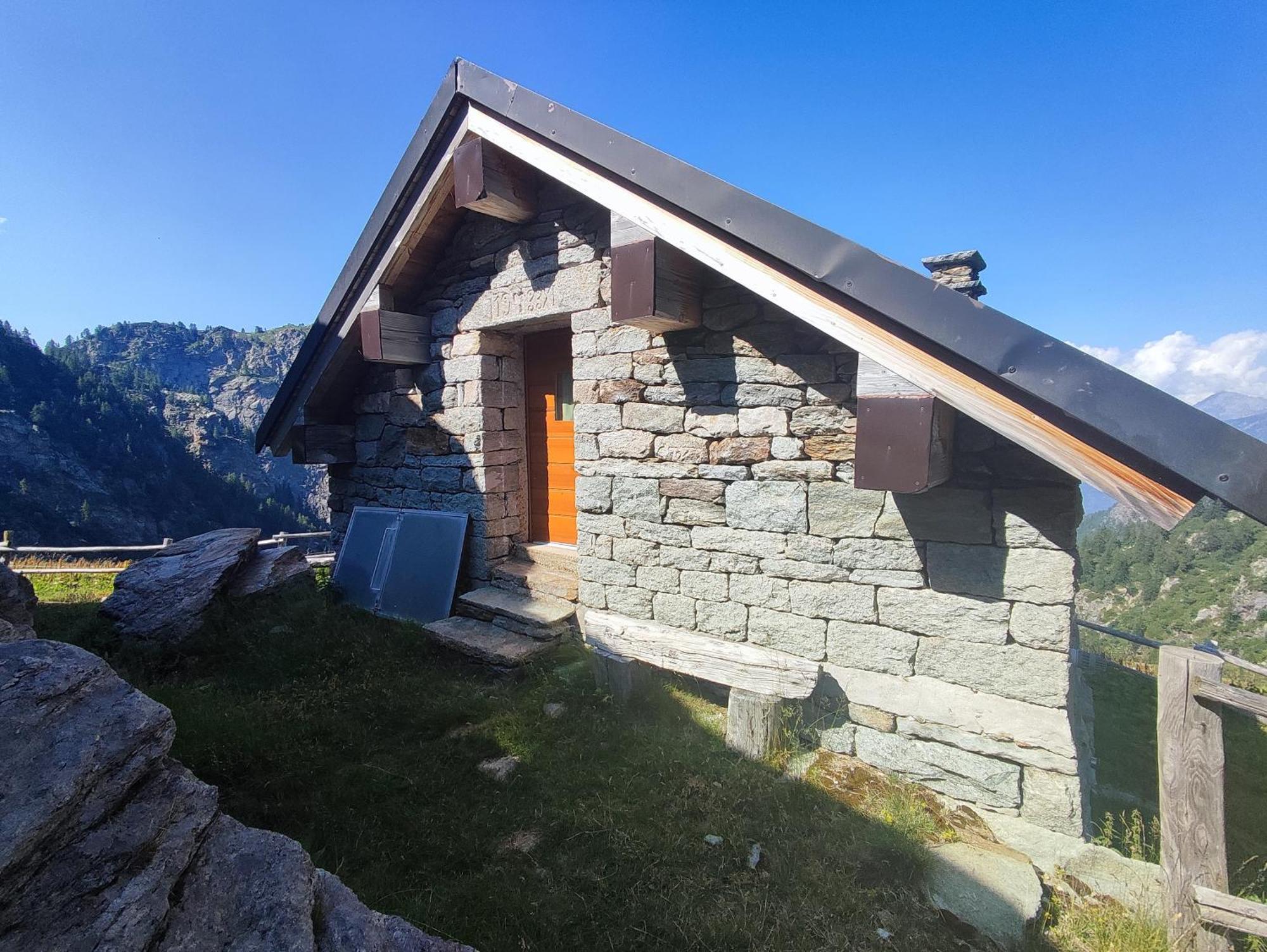 Вилла Rifugio Alpe Bonze Donnaz Экстерьер фото
